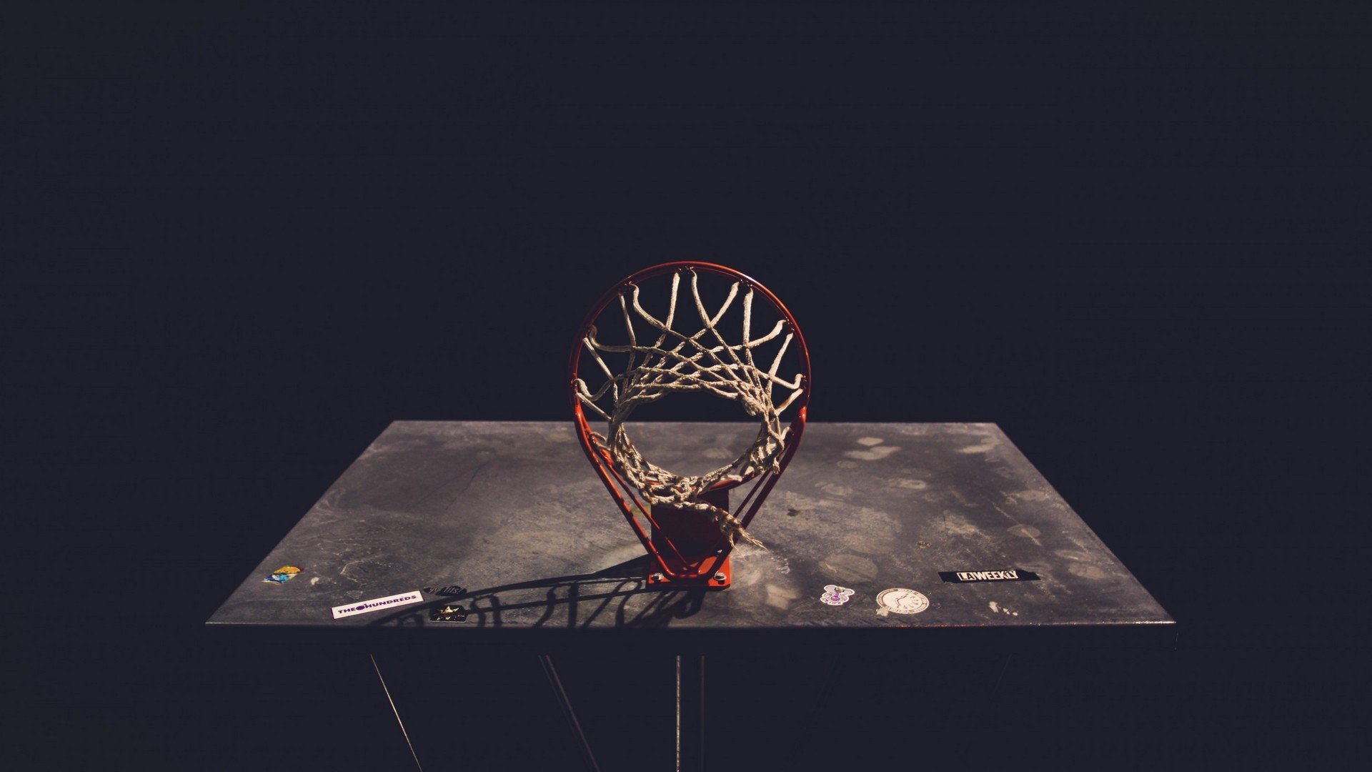 爱游戏赛事管理平台-当祈祷超越胜负，绿茵场上的人性之光